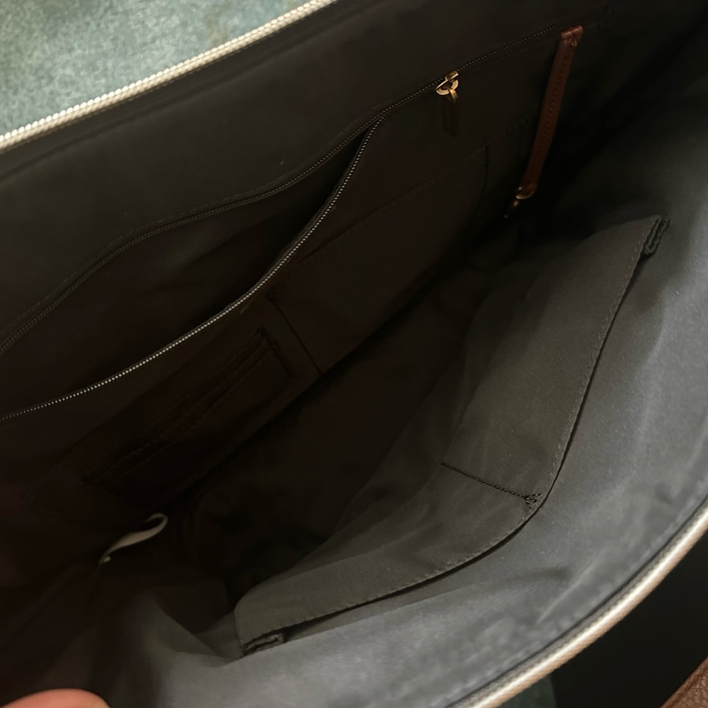Fossil tote - Picture 2 of 2